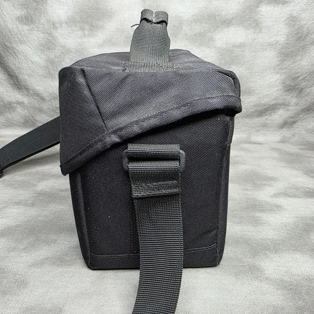 Canon camera shoulder